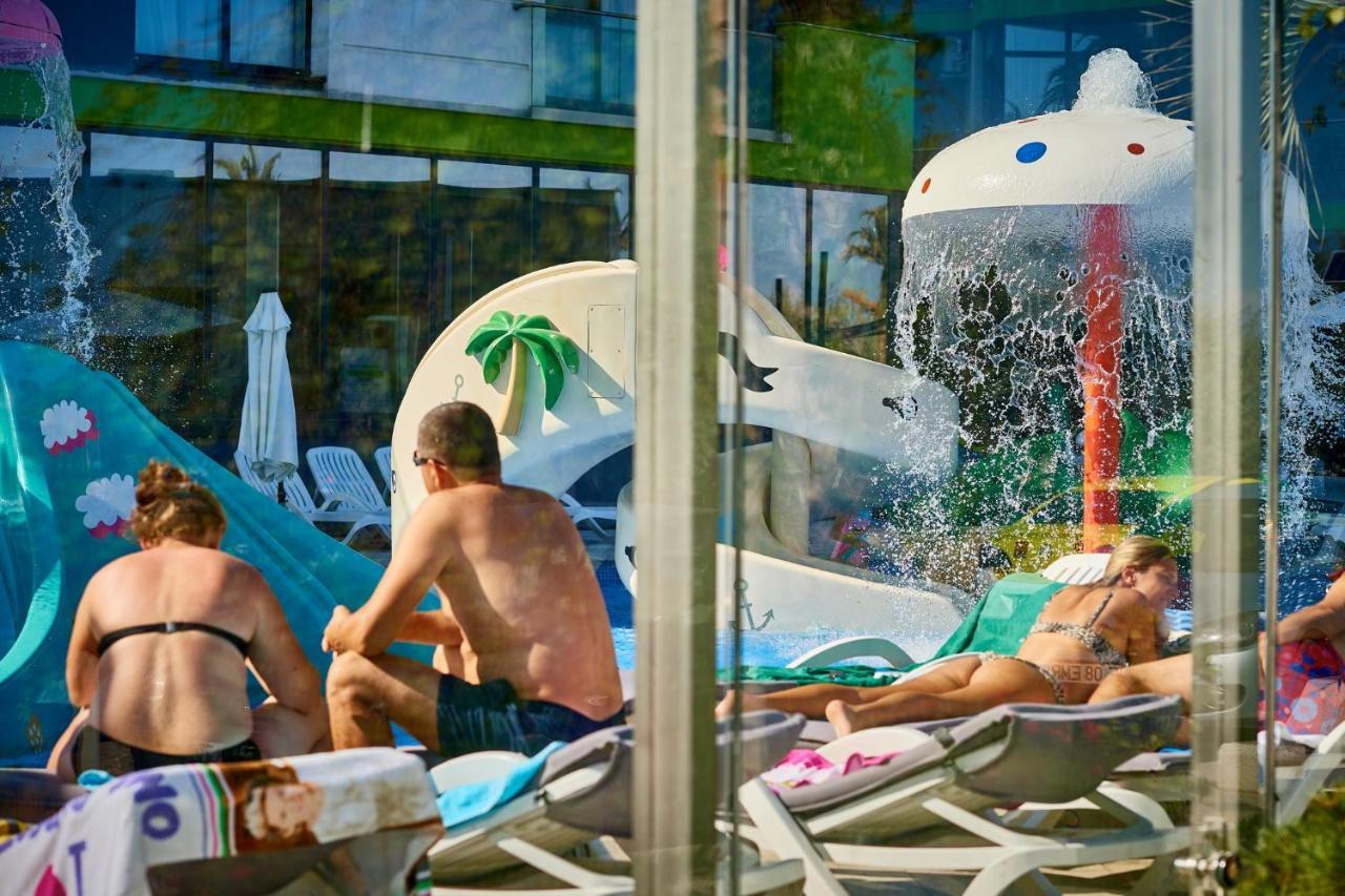 Nasty 24 Aparthotel Pool & Spa Mamaia Nord Năvodari Eksteriør billede