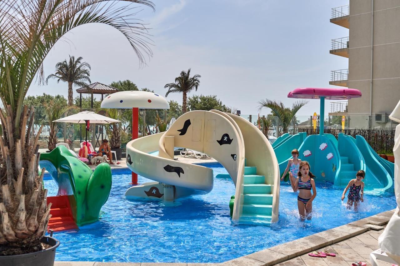 Nasty 24 Aparthotel Pool & Spa Mamaia Nord Năvodari Eksteriør billede
